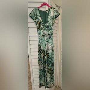 Guess tropical jumpsuit 🌴 Only worn once.